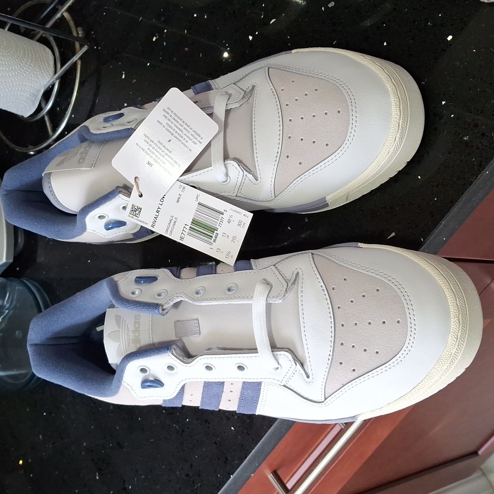 Adidas - Picture 3 of 7